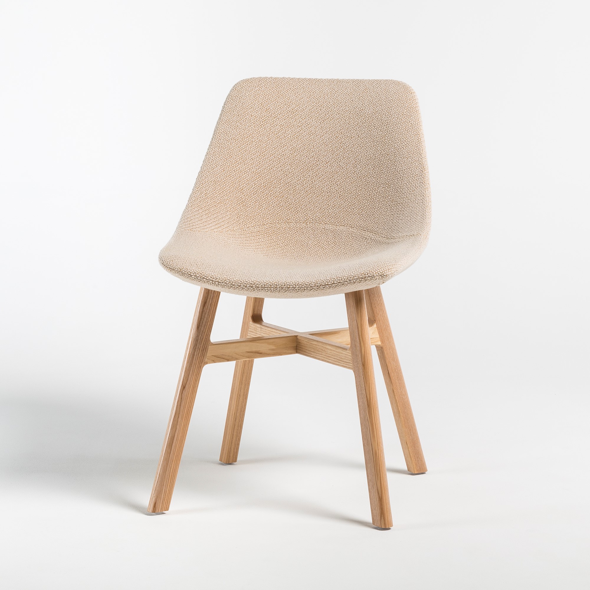 MISHELL_packshot_chair_wooden legs