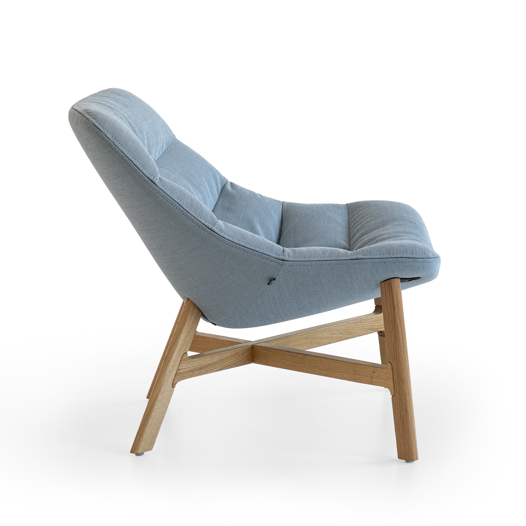 mishell soft armchair wooden legs3