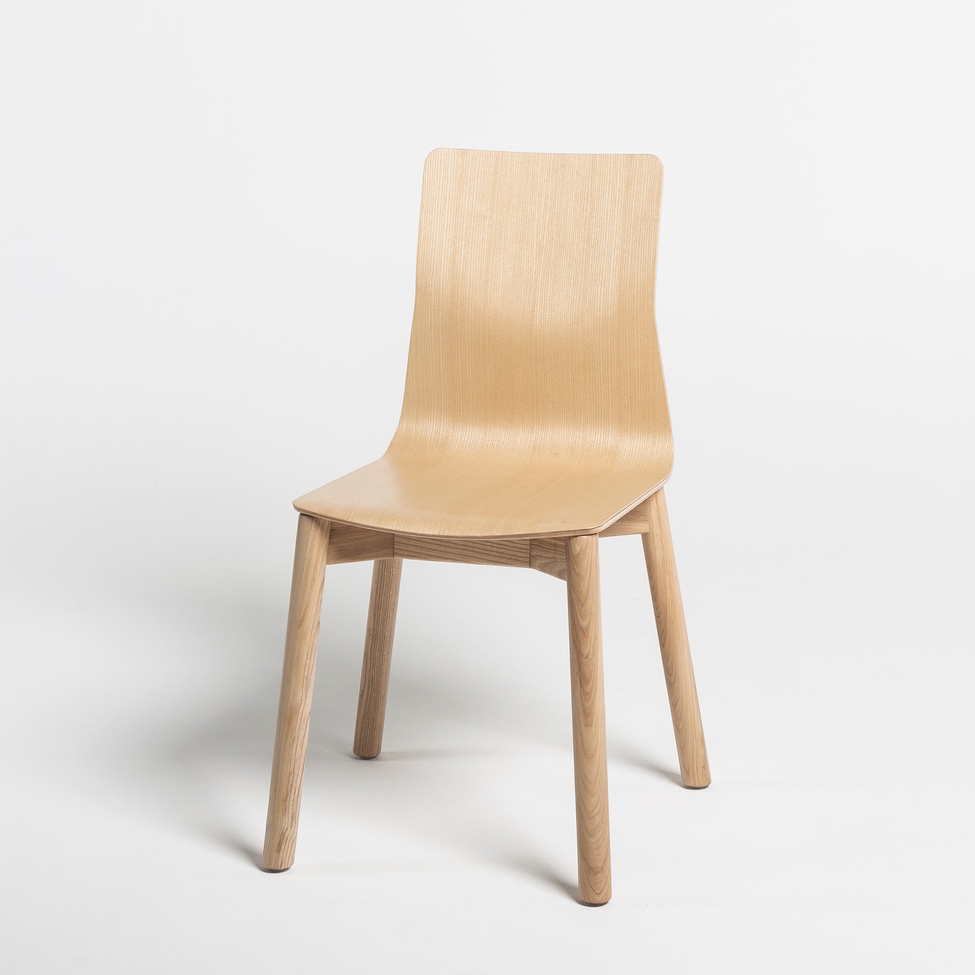 LINAR_packshot_chair_plywood_wooden_legs_0